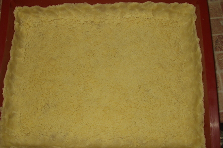 Песочный пирог с ревенем и персиками: шаг 3
