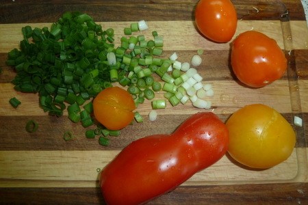 Пестрый салат с сельдью и теплым хрустящим картофелем: шаг 4