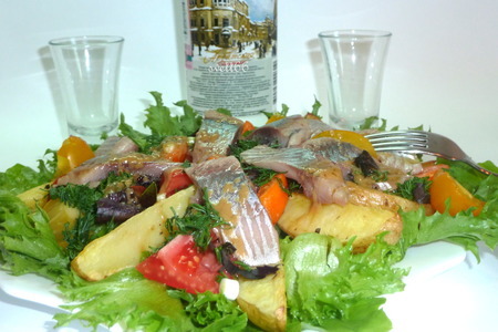 Пестрый салат с сельдью и теплым хрустящим картофелем: шаг 6