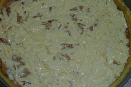 Песочный пирог " ароматный" с лисичками, сыром и луком: шаг 11