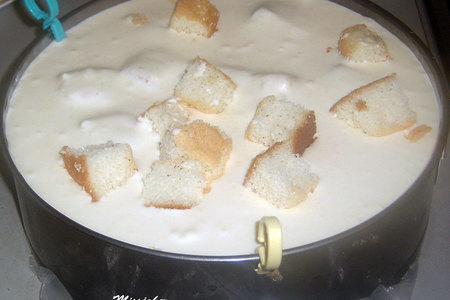 Торт йогуртовый с персиками и бисквитом: шаг 8