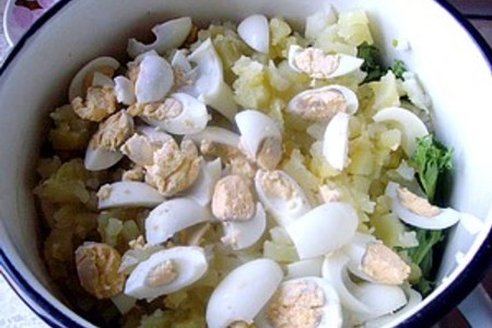 Картофельный салат с раковыми шейками: шаг 3