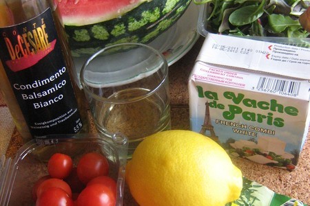 Летний салат с арбузом,черри,брынзой и мятой.(дуэль): шаг 1