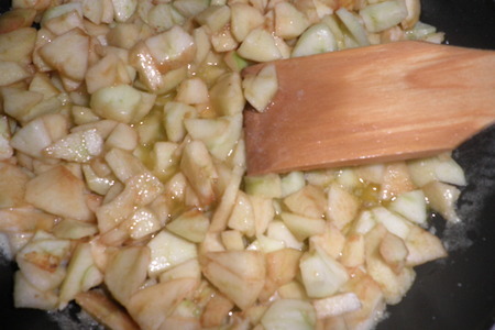 Яблочная лазанья с изюмом и орехами.: шаг 2