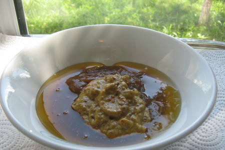 Курица запечённая с яблоками и орехами ,в яблочно-медовой  глазури и под яблочным соусом.: шаг 4