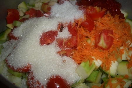 Салат из кабачков с огурцами (консервация): фото шаг 4