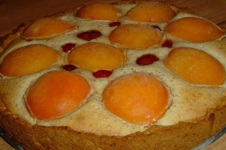 Пирог с абрикосами и черешней: шаг 8
