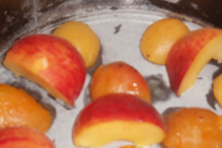 Пирог со абрикосами и персиками: шаг 3