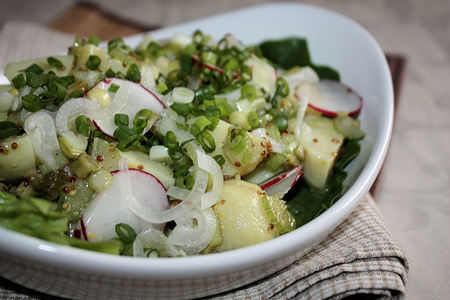Картофельный салат с маринованным луком: шаг 5