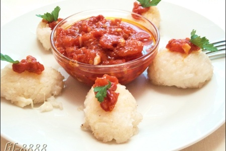 Рисовые кубе, начиненные сыром, с пикантным салатом из помидоров: шаг 3