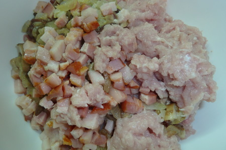 Фото приготовления рецепта: Курица фаршированная как основное блюдо или как праздничная холодная закуска