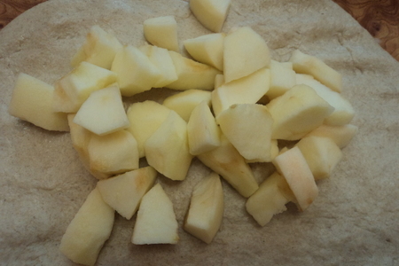Мягкий сыр, фаршированный яблоками, медом и орехами, с яблочным хлебом.: шаг 4