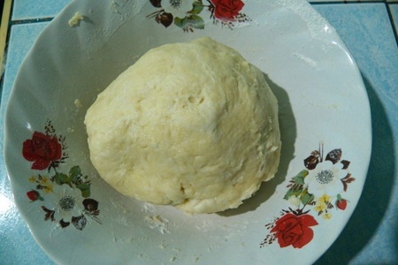 Шалот тарт (shallot tart) на пивном слоеном тесте с маринованным домашним сыром: шаг 5