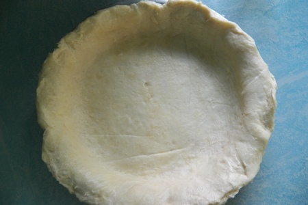 Шалот тарт (shallot tart) на пивном слоеном тесте с маринованным домашним сыром: шаг 6