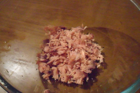 Салат с рыбой горячего копчения: шаг 3