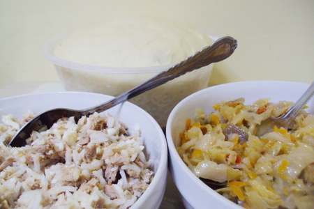 Пирожки с тунцом, рисом и яйцом.: шаг 7