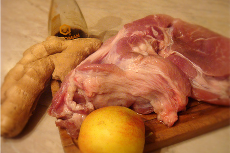 Томленая свинина с имбирем и луком: шаг 1