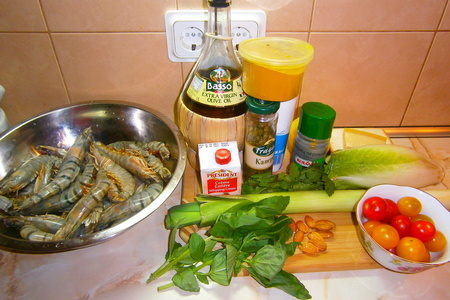 Королевские креветки в сливочно-чесночном соусе  с салатом "croccante": шаг 1