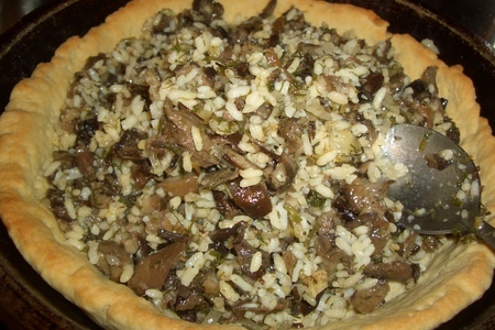 Пирог из пресного теста с рисом и грибами "сытный": шаг 10