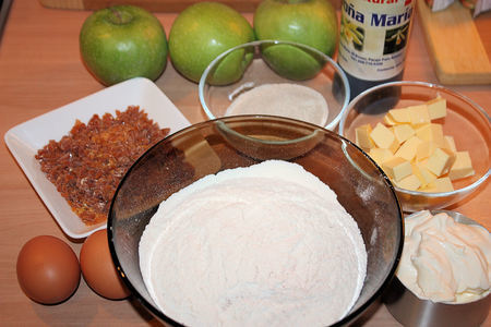 Ароматный яблочный пирог с корицей и карамелью: шаг 6