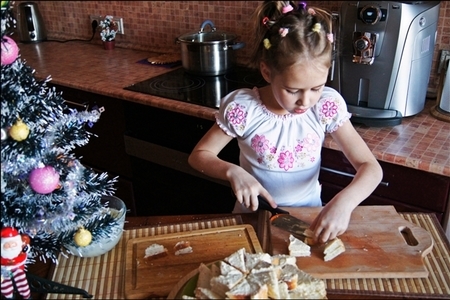 Бутерброд сладкий «ура! 1 января! готовят детки, отдыхают предки!»: шаг 14
