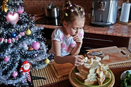 Бутерброд сладкий «ура! 1 января! готовят детки, отдыхают предки!»: шаг 15