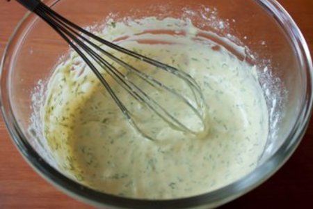 Кулинарный рецепт от de dietrich - мини-блинчики с лососем и острым сметанным кремом: шаг 2