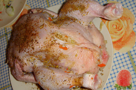 Курица, фаршированная рисом и овощами, запеченная в рукаве.: шаг 6