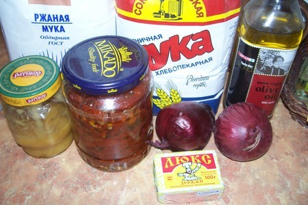 Ржано-пшеничные булочки с луком и вялеными помидорами: шаг 1