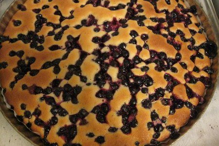 Миндальный пирог с черной смородиной: шаг 6