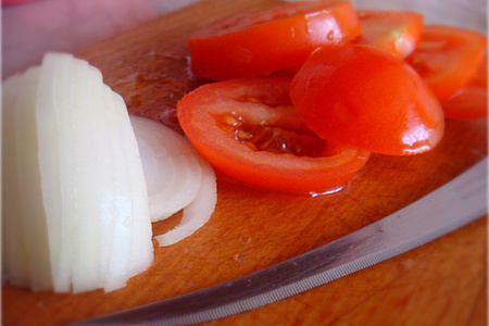 Мясные рулетики с помидорами в прованском соусе: шаг 2