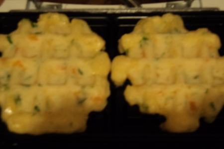 Сырные вафли с зеленью и сладким перцем.: шаг 3