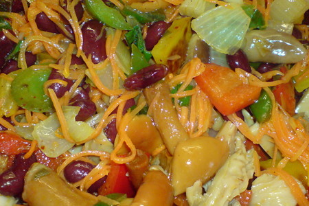 Салат с грибами,фасолью и обжаренными овощами: шаг 9