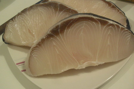 Жаренная акула + паста с чернилами сепии и грибной соус с брокколи на гарнир: шаг 1