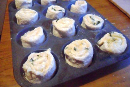 Булочки с сыром и базиликом и чесноком: шаг 8