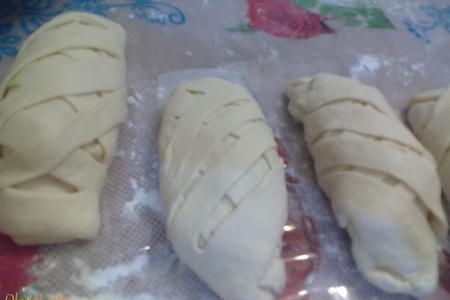 Красавцы-пирожки из слоеного теста с брюшками жирной рыбы для иришки(irina mai)!!!: шаг 10