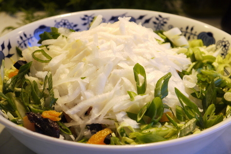 Капустный салат-микс со многими вкусными добавками: шаг 4
