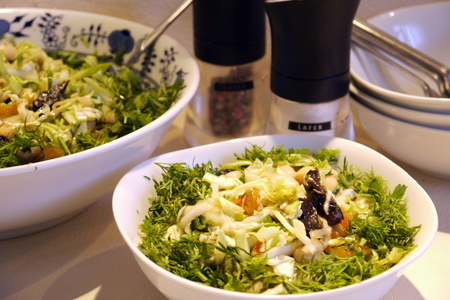 Капустный салат-микс со многими вкусными добавками: шаг 6