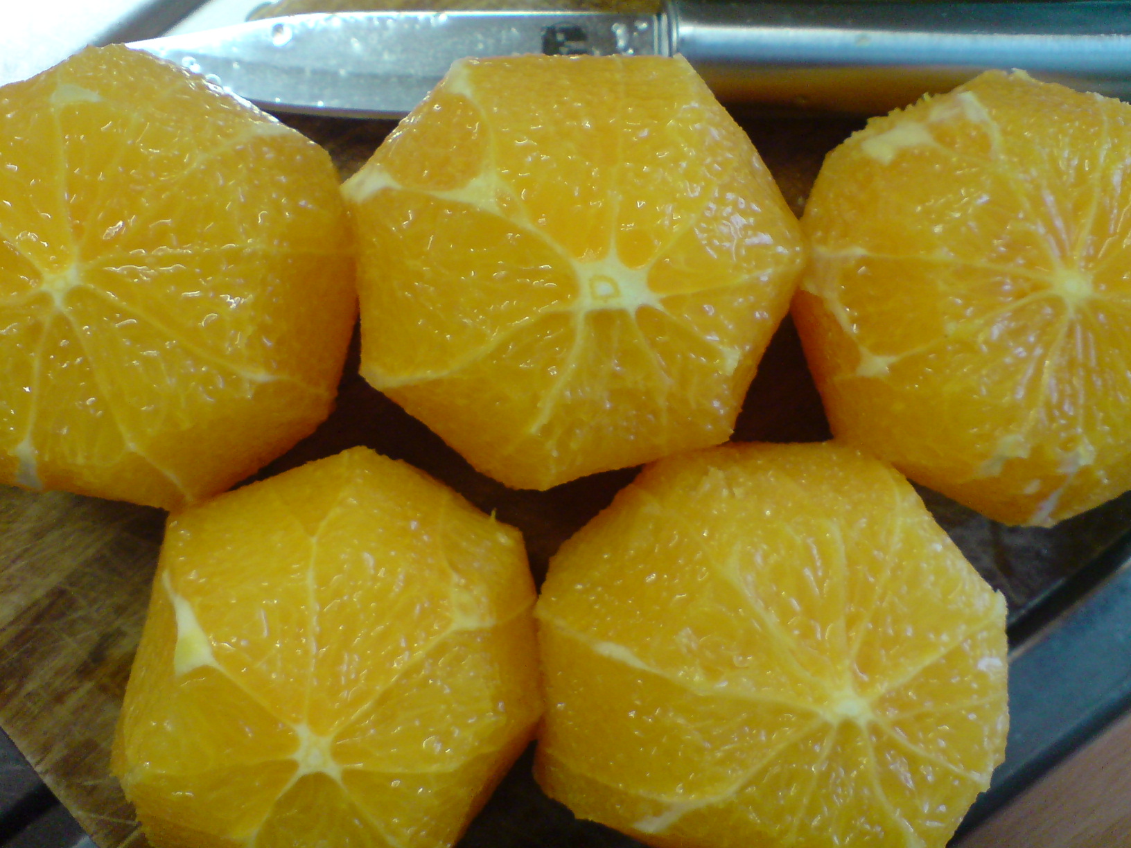 Десертный апельсиновый салат с коричным соусом