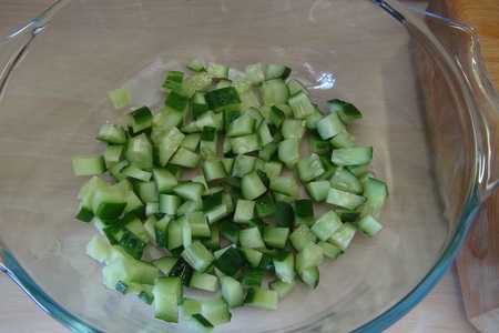 Овощной салат "краски лета" с оригинальной заправкой в лодочках из авокадо и сладкого перца: шаг 2