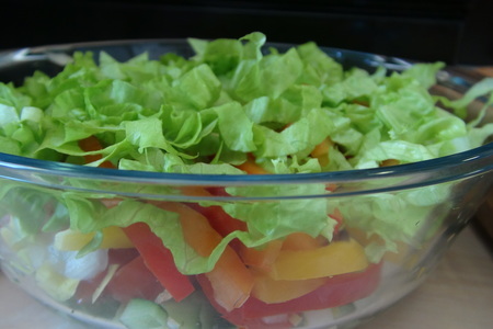 Овощной салат "краски лета" с оригинальной заправкой в лодочках из авокадо и сладкого перца: шаг 8