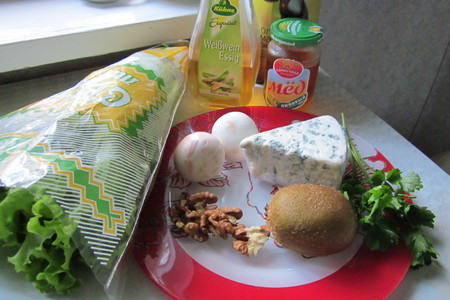 Зеленый салат с шампиньонами и сыром с голубой плесенью: шаг 1