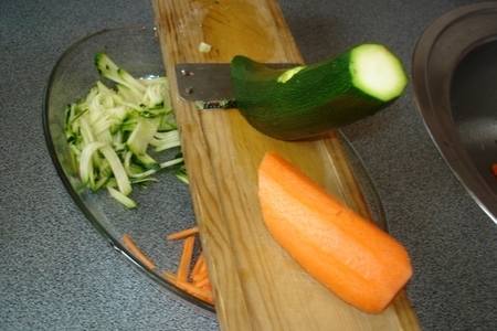 Салат из свежих овощей "радуга": шаг 2