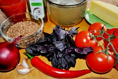 Острый гречневый суп с помидорами и базиликово-пармезановой заправкой: шаг 1