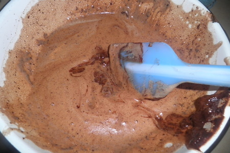 Шоколадный торт-мусс с клюквенным желе  на основе из ореховой меренги: шаг 6