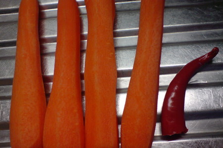 Тёплый витаминный салат из цветной капусты,моркови,чили и орешек-кешью.: шаг 1