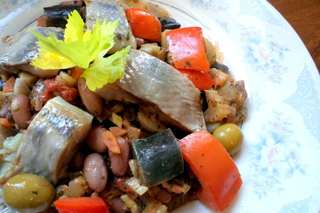 Теплый салат с сельдью, фасолью и овощами!: шаг 1