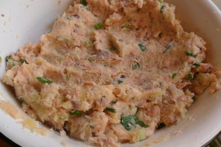 Котлеты из лосося с кремом васаби и салатом из огурцов: шаг 7