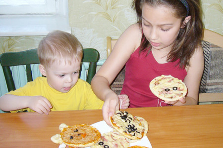 Мини пиццы для детей(подготовка к празднику №1): шаг 8