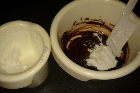 Рулет с мороженым и шоколадным соусом: шаг 10